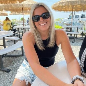 Meet your posher, Lori